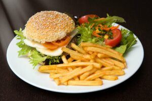 food_photography_hamburger-1414422_1280_Pixabay_Francis_CLARIA